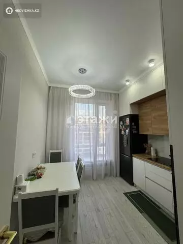 3-комнатная квартира, этаж 8 из 10, 90 м²