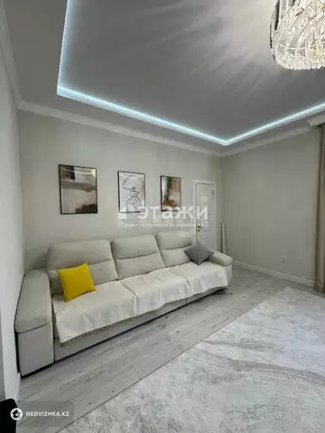 3-комнатная квартира, этаж 8 из 10, 90 м²