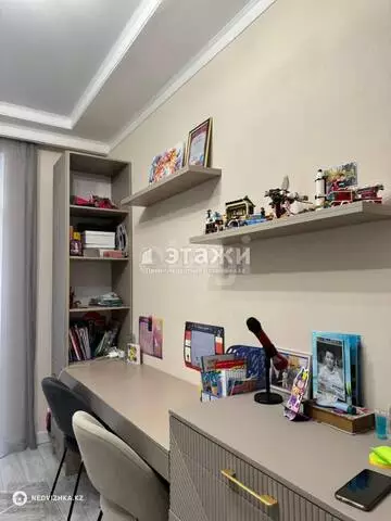 3-комнатная квартира, этаж 8 из 10, 90 м²