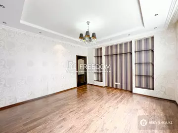 4-комнатная квартира, этаж 3 из 10, 145 м²