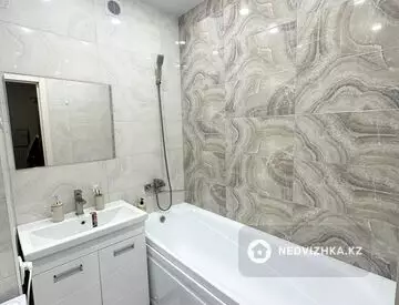 1-комнатная квартира, этаж 2 из 10, 51 м², посуточно