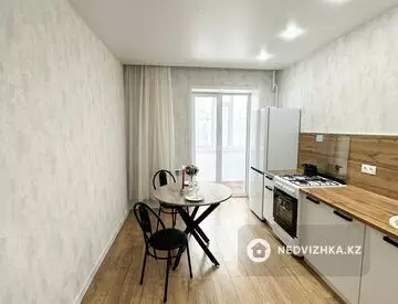 1-комнатная квартира, этаж 2 из 10, 51 м², посуточно