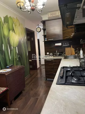 3-комнатная квартира, этаж 4 из 6, 60 м²