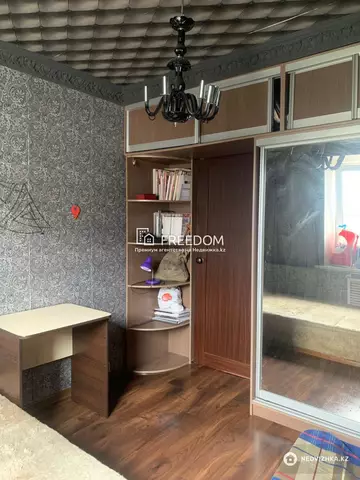 3-комнатная квартира, этаж 4 из 6, 60 м²