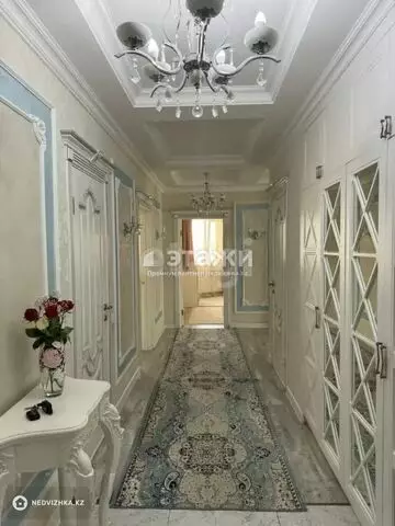 4-комнатная квартира, этаж 4 из 5, 110 м²