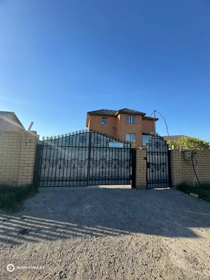 300 м², 5-комнатный дом, 15 соток, 300 м², изображение - 1