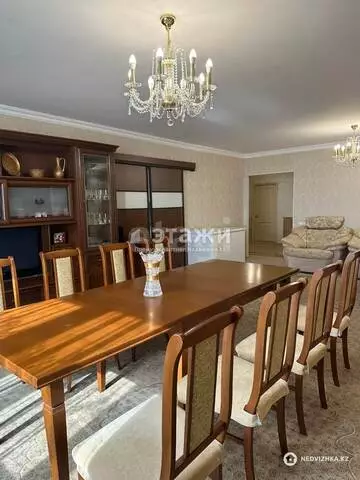 5-комнатная квартира, этаж 18 из 20, 194 м²