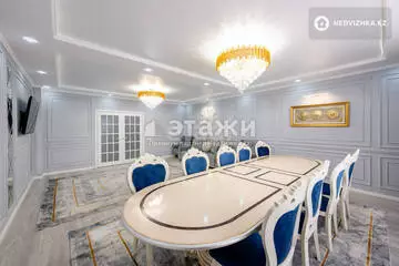 4-комнатная квартира, этаж 8 из 9, 160 м²