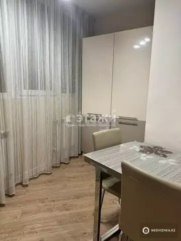 2-комнатная квартира, этаж 8 из 20, 107 м², на длительный срок