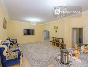 4-комнатная квартира, этаж 2 из 10, 130 м²