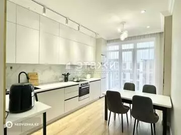 3-комнатная квартира, этаж 9 из 10, 90 м²