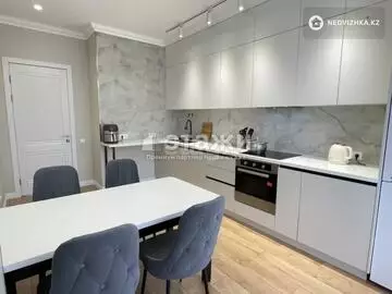 3-комнатная квартира, этаж 9 из 10, 90 м²