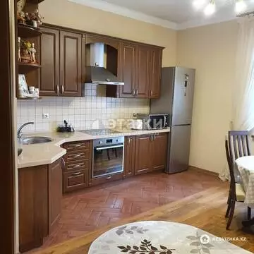 2-комнатная квартира, этаж 4 из 5, 82 м²