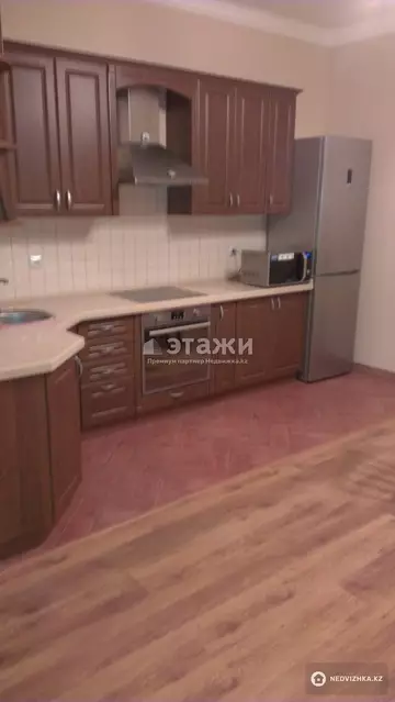 2-комнатная квартира, этаж 4 из 5, 82 м²