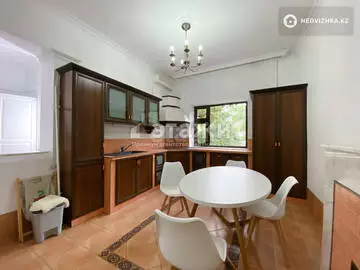 3-комнатная квартира, этаж 2 из 4, 120 м², на длительный срок