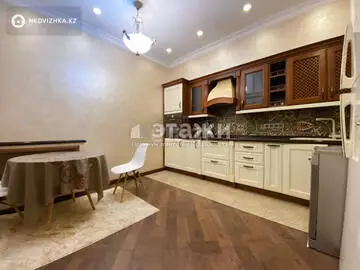 5-комнатная квартира, этаж 3 из 6, 159 м², на длительный срок