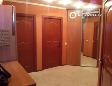 4-комнатная квартира, этаж 9 из 10, 82 м²