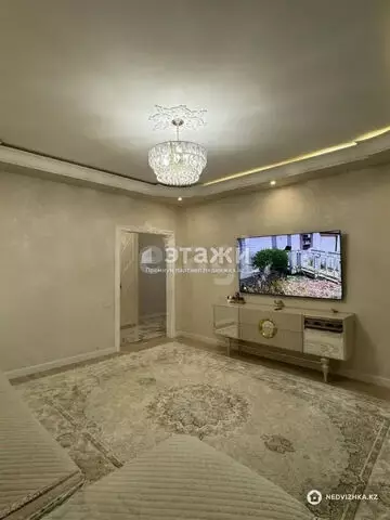 4-комнатная квартира, этаж 2 из 18, 120 м²