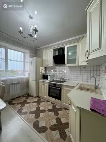 3-комнатная квартира, этаж 4 из 10, 80 м²