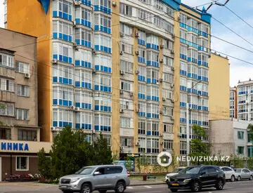 2-комнатная квартира, этаж 4 из 9, 53 м², посуточно