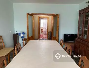 4-комнатная квартира, этаж 3 из 5, 81 м²