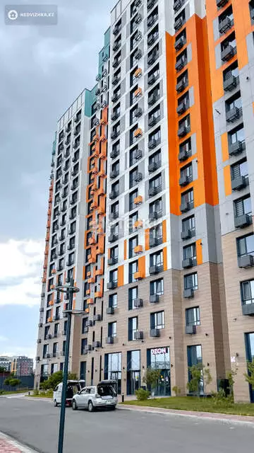 2-комнатная квартира, этаж 13 из 17, 78 м², на длительный срок