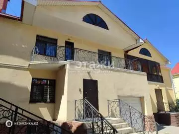 6-комнатная квартира, этаж 3 из 3, 250 м²