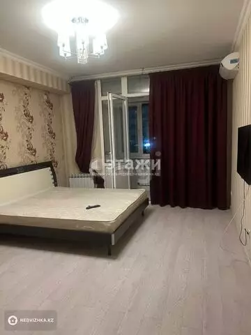 3-комнатная квартира, этаж 2 из 18, 103 м², на длительный срок