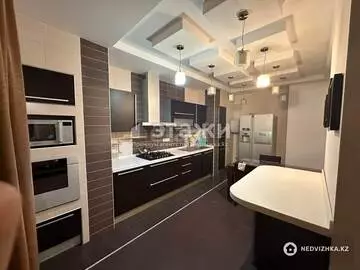 5-комнатная квартира, этаж 3 из 6, 210 м², на длительный срок