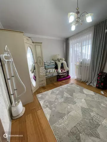 2-комнатная квартира, этаж 3 из 6, 66 м²