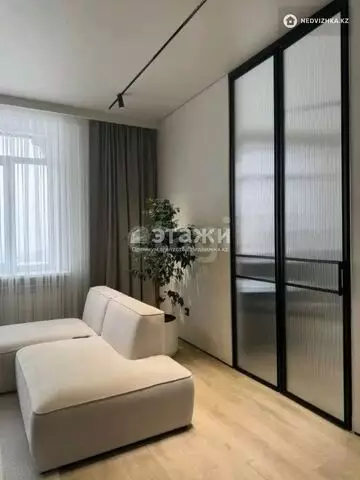 4-комнатная квартира, этаж 2 из 8, 104 м²