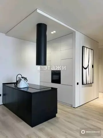 4-комнатная квартира, этаж 2 из 8, 104 м²