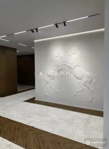 4-комнатная квартира, этаж 7 из 9, 220 м²