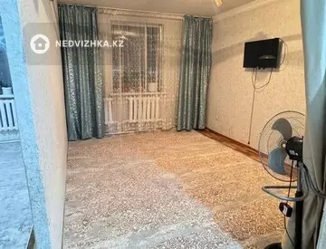 1-комнатная квартира, этаж 4 из 4, 38 м²