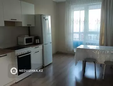 2-комнатная квартира, этаж 7 из 22, 65 м², посуточно