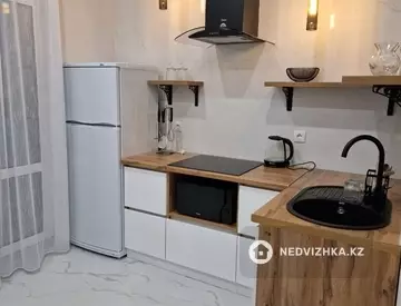 2-комнатная квартира, этаж 9 из 10, 56 м², посуточно