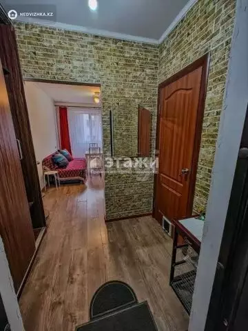 2-комнатная квартира, этаж 3 из 5, 33 м²