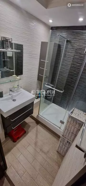 3-комнатная квартира, этаж 5 из 5, 70 м², на длительный срок