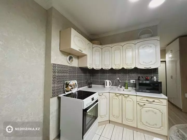 56 м², 3-комнатная квартира, этаж 13 из 12, 56 м², изображение - 1