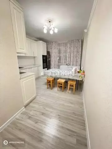 4-комнатная квартира, этаж 11 из 13, 122 м²