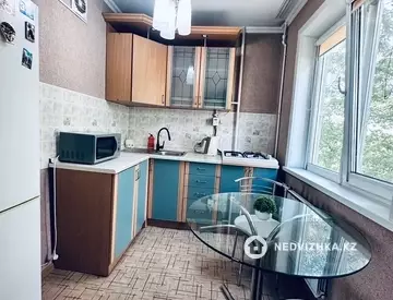 1-комнатная квартира, этаж 3 из 5, 33 м², посуточно