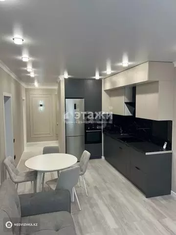 3-комнатная квартира, этаж 6 из 17, 69 м², на длительный срок