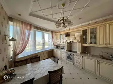 3-комнатная квартира, этаж 8 из 12, 145 м², на длительный срок