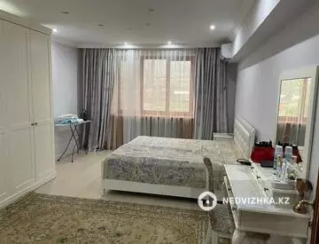 3-комнатная квартира, этаж 5 из 5, 90 м², на длительный срок