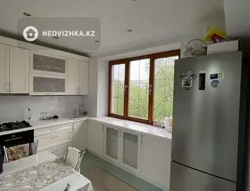 3-комнатная квартира, этаж 5 из 5, 90 м², на длительный срок