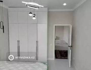 2-комнатная квартира, этаж 4 из 9, 65 м², на длительный срок