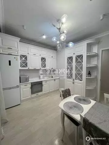 2-комнатная квартира, этаж 4 из 10, 67 м²