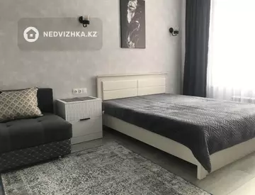 1-комнатная квартира, этаж 4 из 9, 45 м², посуточно