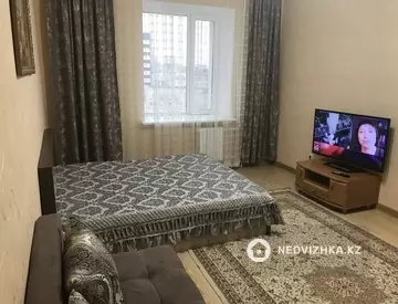 1-комнатная квартира, этаж 8 из 10, 50 м², посуточно