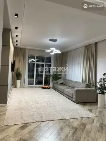 6-комнатная квартира, этаж 1 из 3, 264 м²